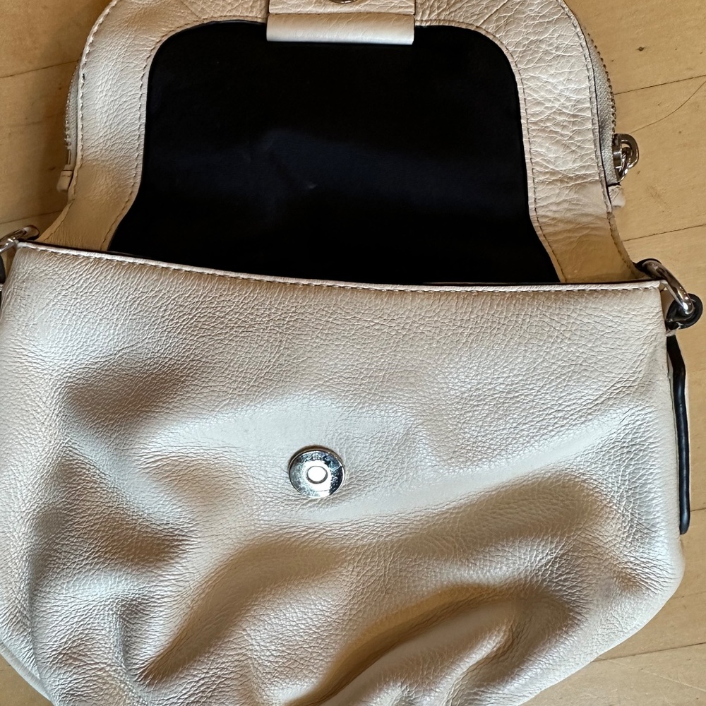 Marc By Marc  Jacobs white  crossbody, CB2418 - Picture 3 of 14